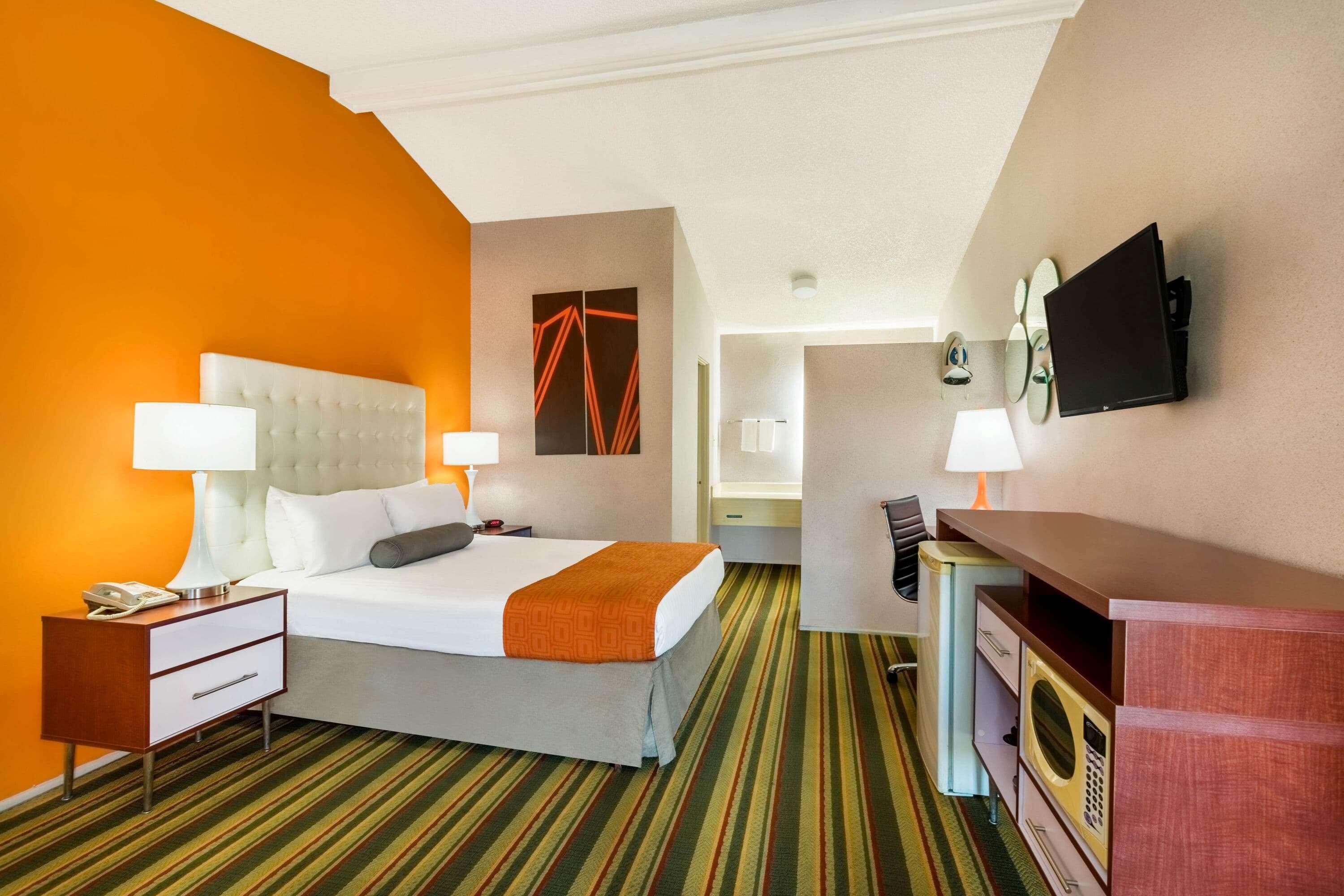 ฮาวเวิร์ด จอห์นสัน บาย วินด์แฮม ฟินิกซ์ แอร์พอร์ต/ดาวน์ทาวน์แอเรีย Hotel ฟีนิกซ์ ภายนอก รูปภาพ