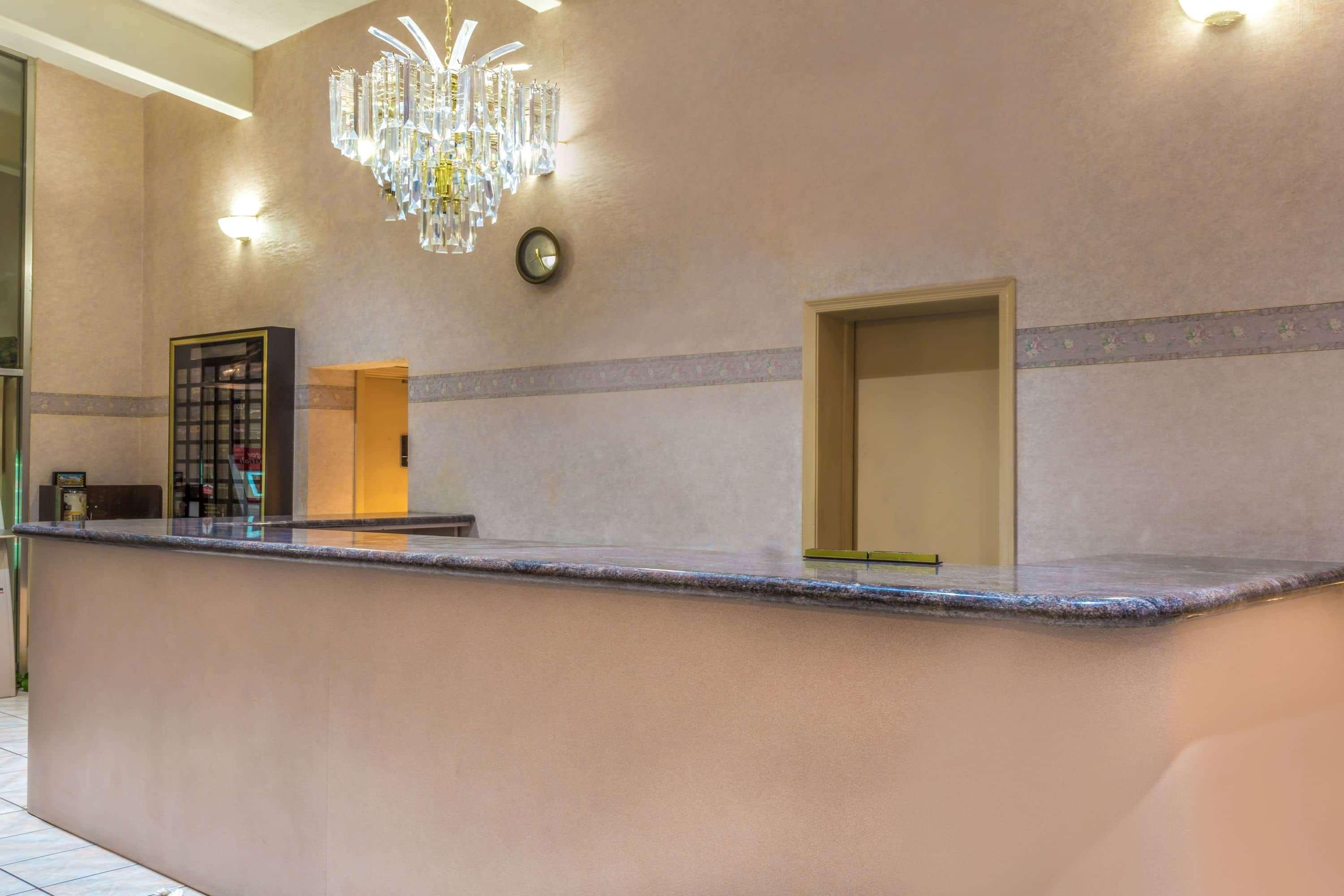 ฮาวเวิร์ด จอห์นสัน บาย วินด์แฮม ฟินิกซ์ แอร์พอร์ต/ดาวน์ทาวน์แอเรีย Hotel ฟีนิกซ์ ภายนอก รูปภาพ