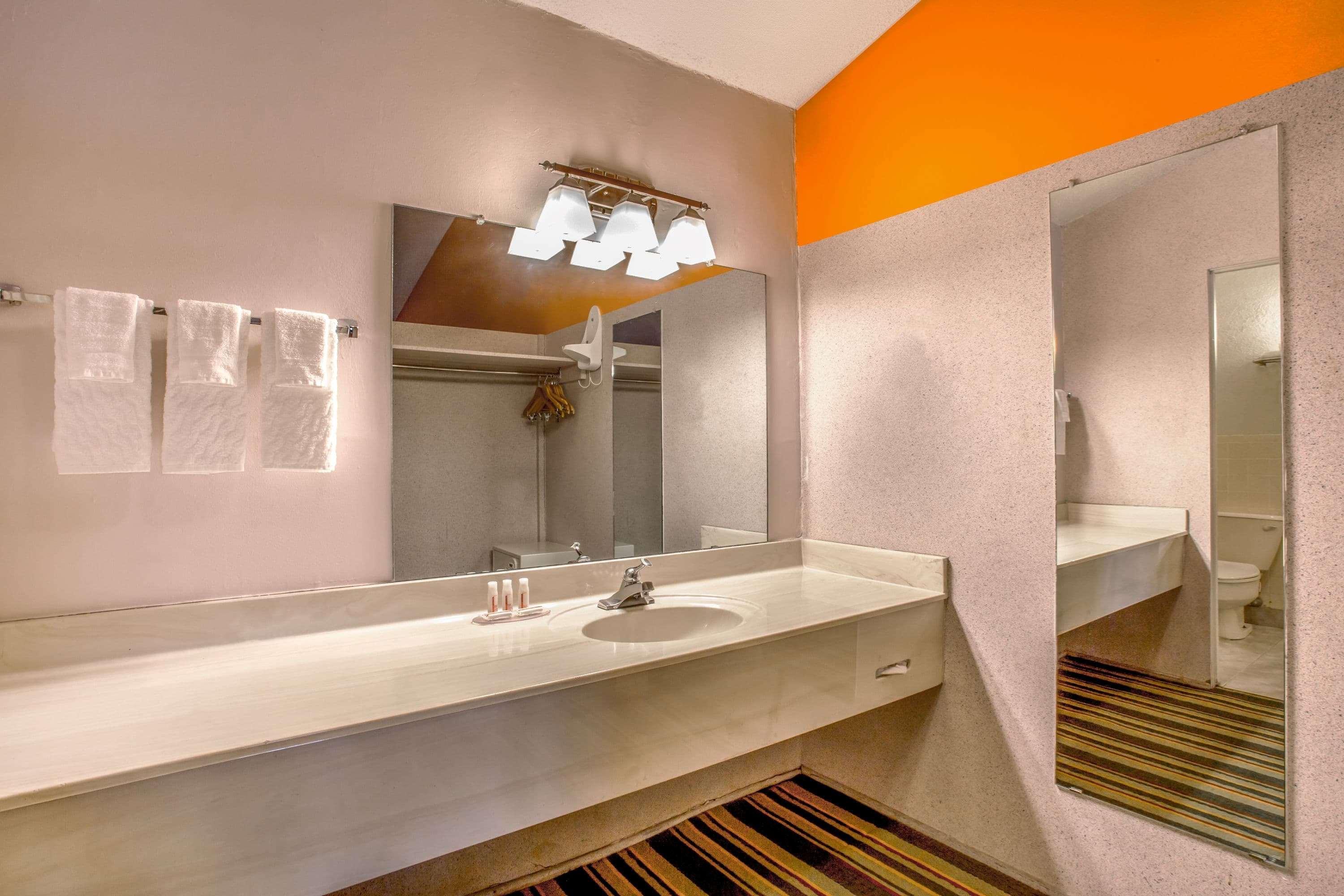 ฮาวเวิร์ด จอห์นสัน บาย วินด์แฮม ฟินิกซ์ แอร์พอร์ต/ดาวน์ทาวน์แอเรีย Hotel ฟีนิกซ์ ภายนอก รูปภาพ